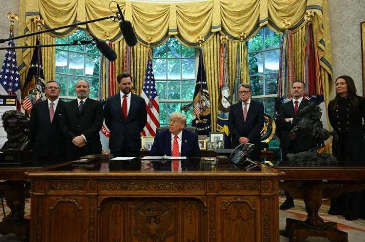 US-UK trade pact signed