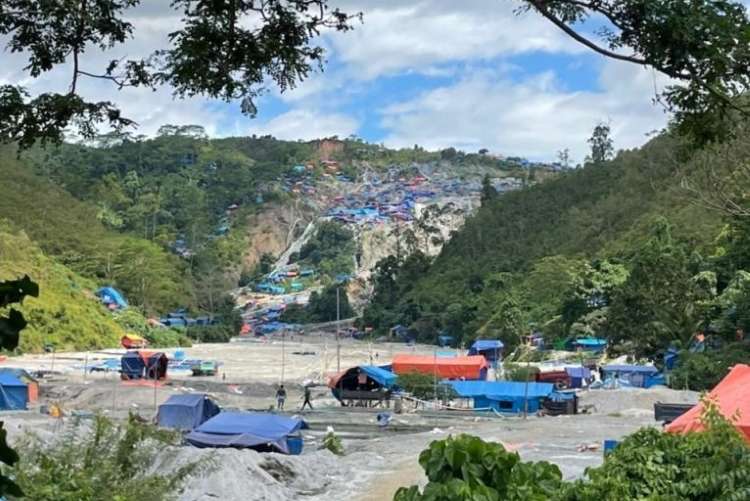 Indonesia gold mining crisis